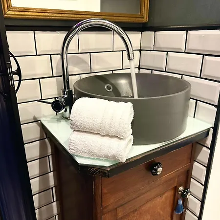 L Essenziale A アパート *