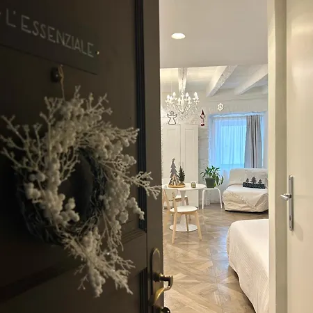 L Essenziale A * Trieste